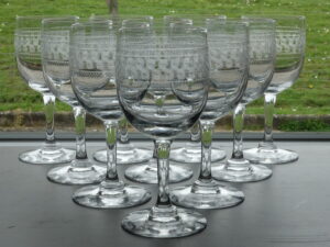 Série de 10 grands verres cristal gravé Thouvenin Vierzon