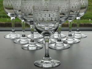 Série de 10 moyens verres cristal gravé Thouvenin Vierzon