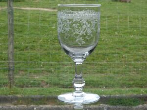 Saint Louis 1 verre à vin cristal gravé Metz